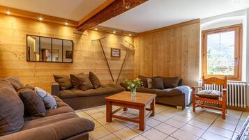 TV, fireplace, DVD player, stereo