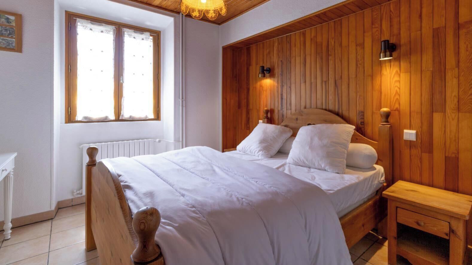 2 bedrooms, iron/ironing board, travel cot, free WiFi