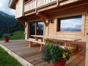 屋外ダイニングエリア