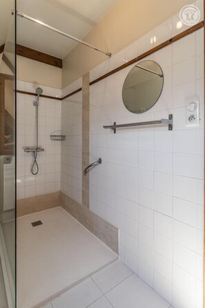 Shower, hair dryer - LA Grange - Traize - Gîte (TRAIZE)