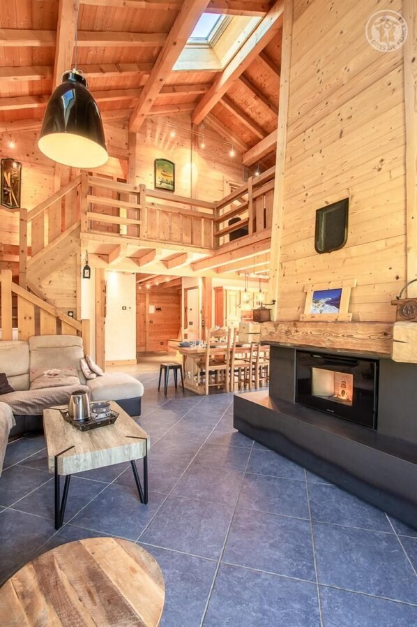 TV, fireplace, DVD player - Chalet Elless - Beaufort-areches (BEAUFORT-ARECHES)