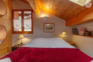 3 quartos, ferros/tábuas de passar roupa, berço de viagem