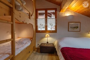 3 makuuhuonetta, silitysrauta/-lauta, vauvan matkasänky, ilmainen Wi-Fi