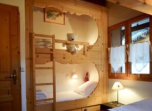 3 bedrooms, iron/ironing board, travel crib, free WiFi
