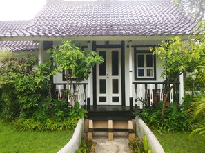 Exterior detail - This 3-star hotel offers room service and a concierge service. (Bali)