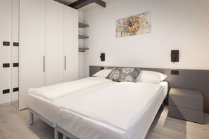 2 bedrooms, iron/ironing board, travel cot, WiFi