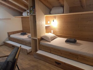 4 camere, ferro/asse da stiro, culla da viaggio, Wi-Fi gratuito