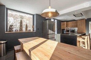 Kylskåp, mikrovågsugn, ugn och spishäll