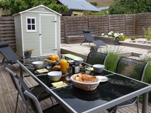 屋外ダイニングエリア