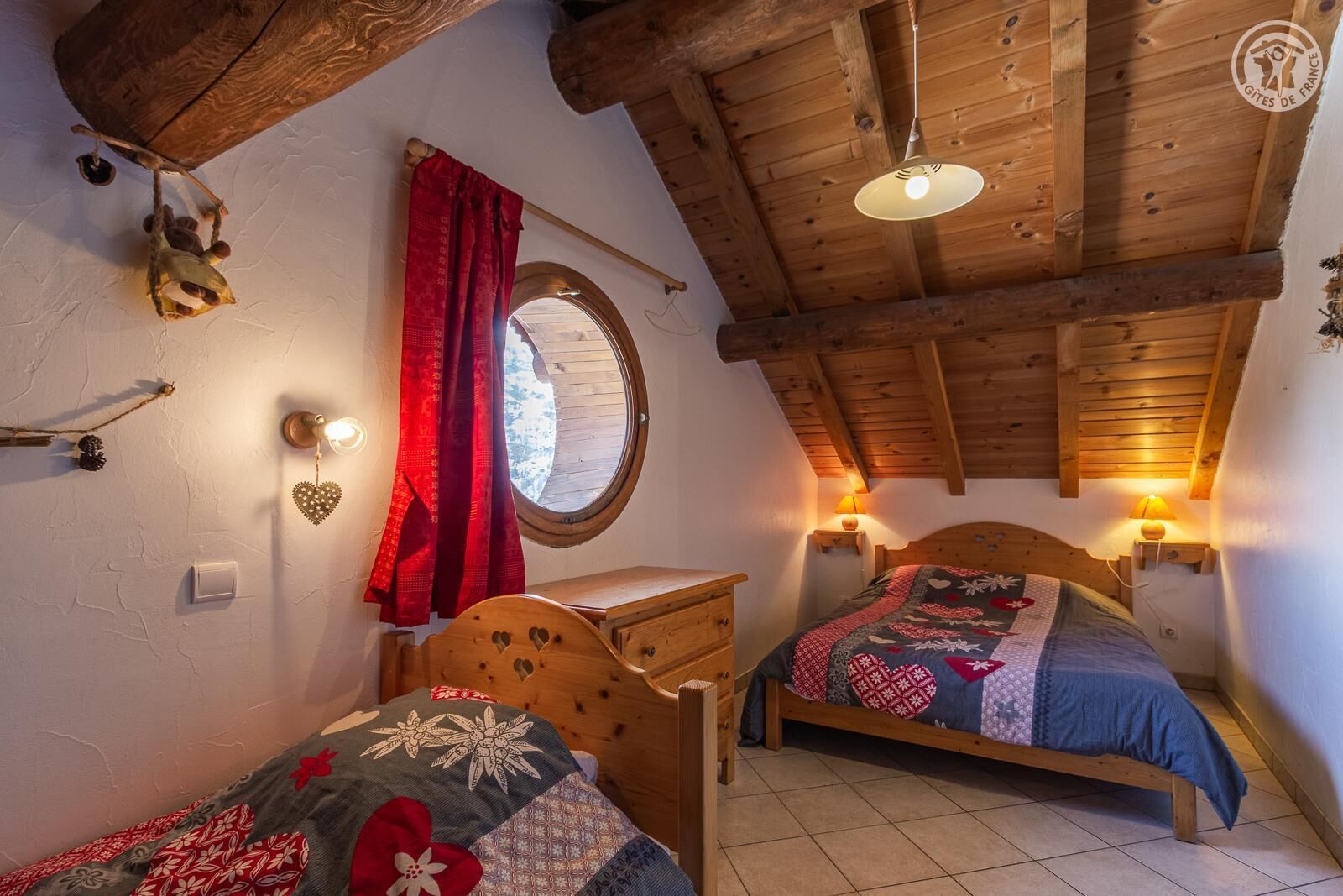 4 chambres, fer et planche à repasser, lit parapluie, Wi-Fi gratuit