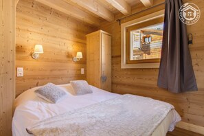 5 bedrooms, iron/ironing board, travel crib, free WiFi