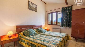 2 bedrooms, iron/ironing board, free WiFi