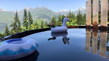 Een verwarmd zwembad