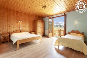 3 bedrooms, iron/ironing board, travel crib, free WiFi