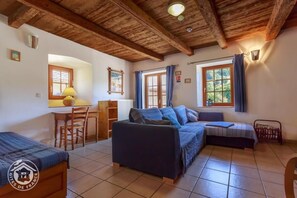 Televisión, reproductor de DVD, estéreo