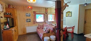 Fernseher, DVD-Player, Stereoanlage