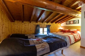 3 bedrooms, iron/ironing board, travel crib, free WiFi