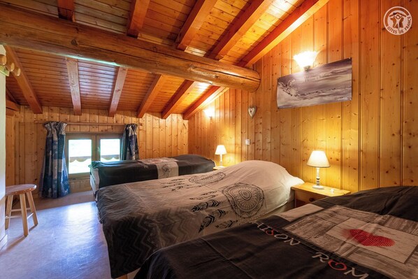 3 chambres, fer et planche à repasser, lit parapluie, Wi-Fi gratuit