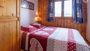 3 chambres, fer et planche à repasser, lit parapluie, Wi-Fi gratuit