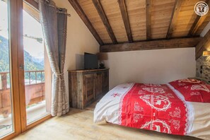 3 bedrooms, iron/ironing board, travel cot, free WiFi