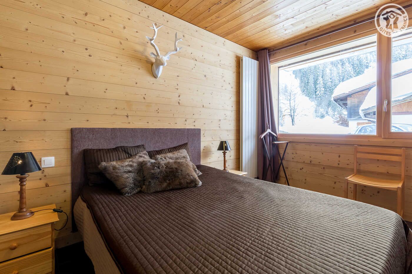 3 slaapkamers, een strijkplank/strijkijzer, reisbedje, gratis wifi