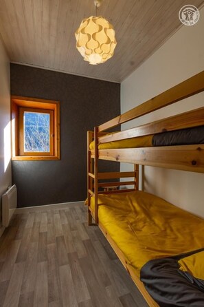 2 Schlafzimmer, Bügeleisen/Bügelbrett, Reisekinderbett, kostenloses WLAN