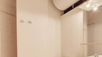 Douche, sèche-cheveux