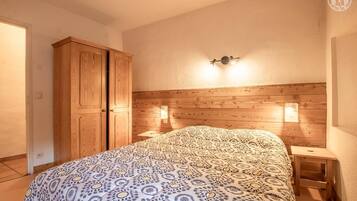 1 chambre, fer et planche à repasser, lit parapluie, Wi-Fi gratuit