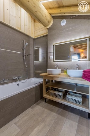 Bathtub, hair dryer