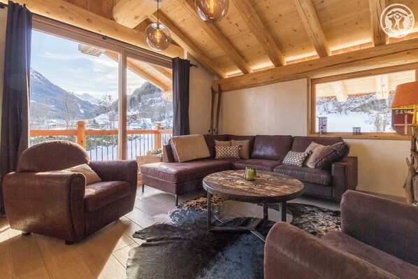 Smart TV, DVD player, stereo