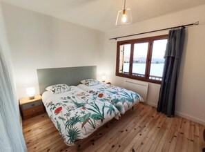 4 slaapkamers, een strijkplank/strijkijzer, reisbedje, gratis wifi