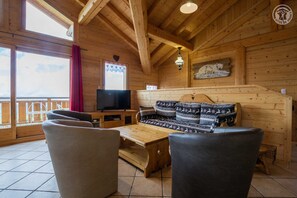 TV, DVD player - Chalet DES Coeurs - Albiez Montrond (ALBIEZ MONTROND)