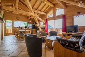TV, DVD player - Chalet DES Coeurs - Albiez Montrond (ALBIEZ MONTROND)