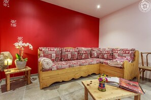 TV, fireplace - Alpage DE LA Ruelle - LA Fromagerie (HAUTELUCE-LES-SAISIES)