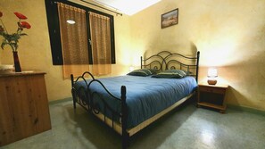 2 chambres, fer et planche à repasser, lit parapluie, Wi-Fi gratuit