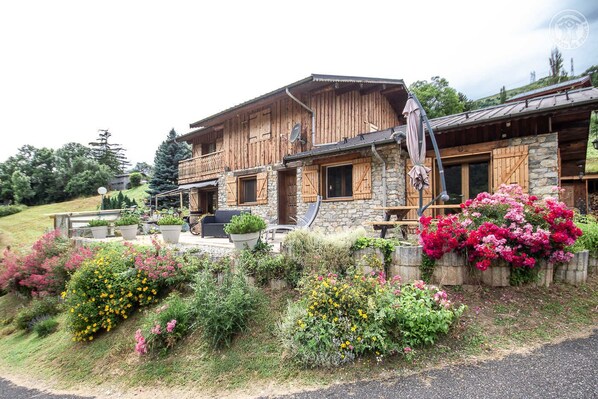 Relax in a serene natural setting with a balcony and garden.