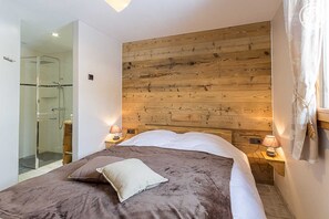 5 bedrooms, iron/ironing board, travel crib, free WiFi