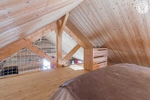 5 bedrooms, iron/ironing board, travel cot, free WiFi