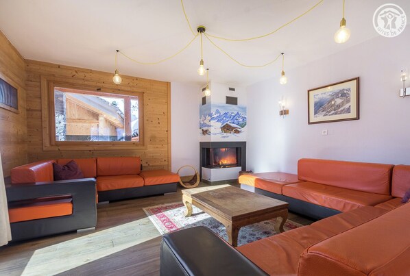 TV, fireplace, DVD player, stereo