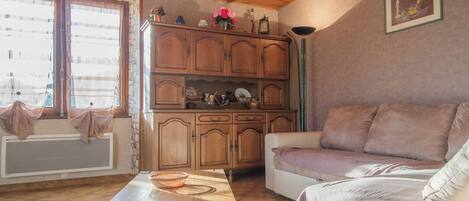 テレビ、DVD プレーヤー、ステレオ