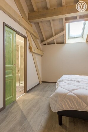 3 bedrooms, iron/ironing board, travel cot, free WiFi