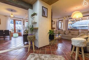 TV, fireplace, stereo