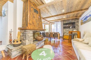 TV, fireplace, stereo