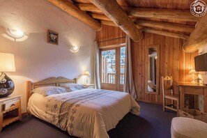 8 slaapkamers, een strijkplank/strijkijzer, reisbedje, gratis wifi