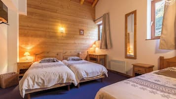 8 bedrooms, iron/ironing board, travel crib, free WiFi