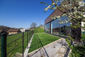 Property grounds - L'arveysan - Ste-marie-d'alvey (SAINTE MARIE D'ALVEY)