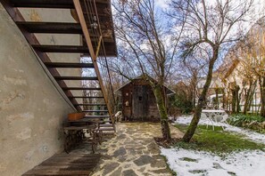 Outdoor dining - UN Loft A LA Campagne (SAINT JEAN D'ARVEY)