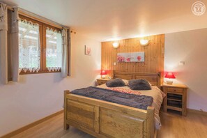 3 habitaciones, tabla de planchar con plancha y cuna de viaje 