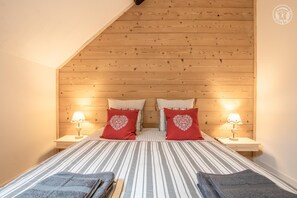 3 chambres, fer et planche à repasser, lit parapluie, Wi-Fi gratuit