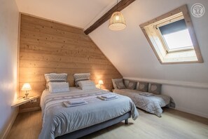 3 habitaciones, tabla de planchar con plancha y cuna de viaje 